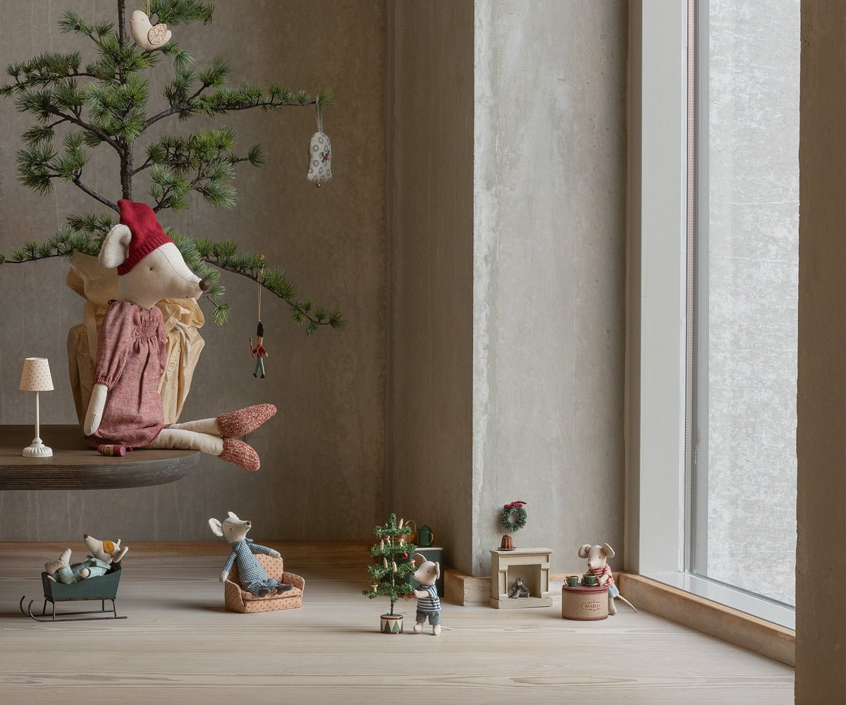 Maileg Weihnachtsbaum Maus mit Licht – Bild 2