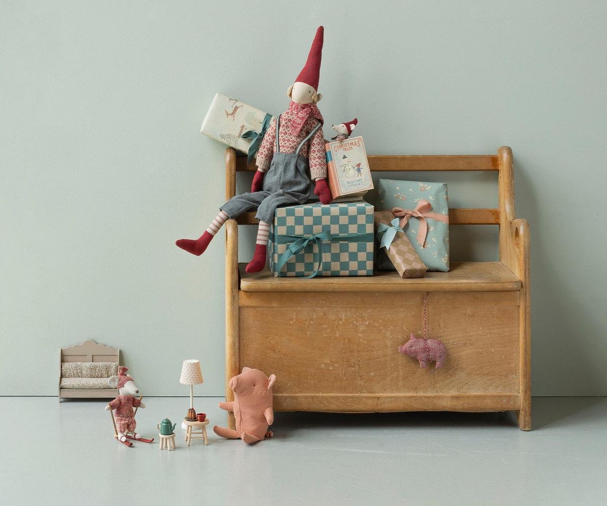 Maileg Weihnachtsmaus Baby im Buch – Bild 2