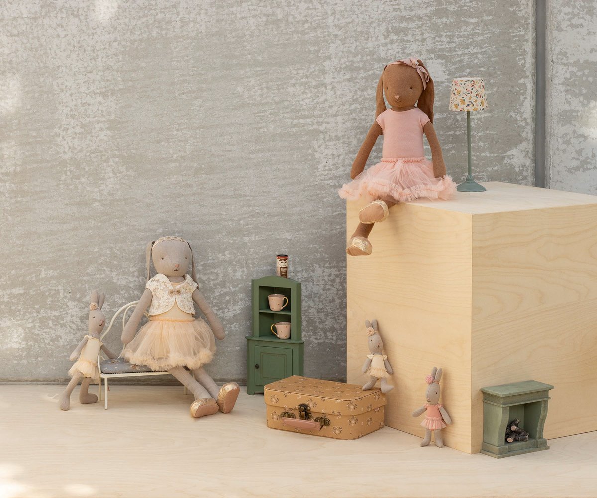Maileg Hase Größe 3 Schokobraun im Ballettanzug Rosa – Bild 2