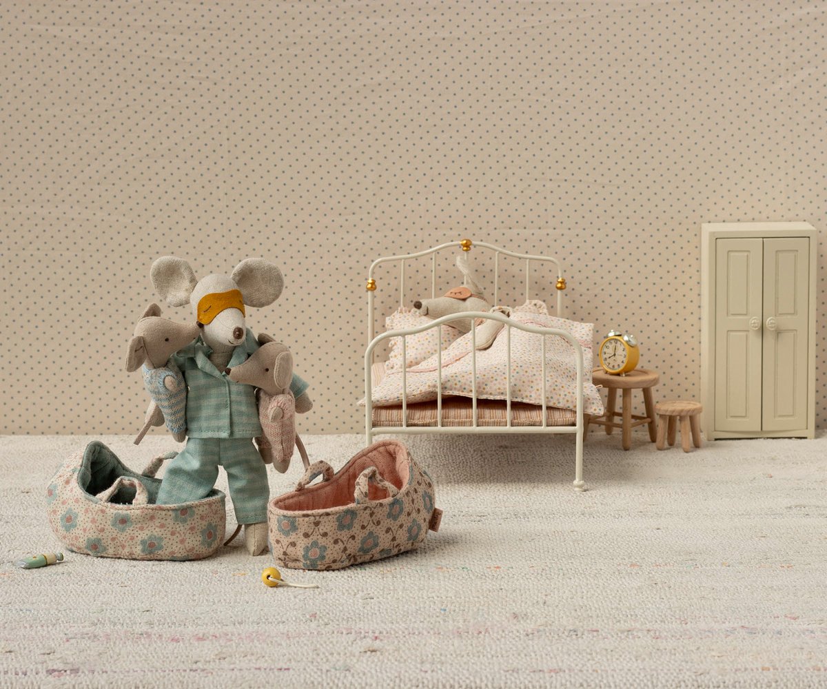 Maileg Babymaus in Tragetasche Rosa – Bild 2