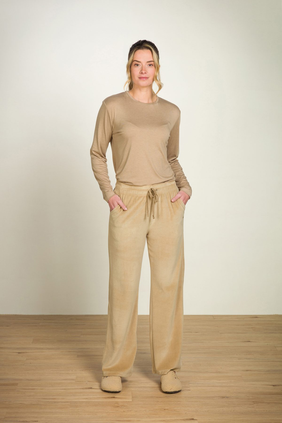 Pip Studio Britta Loungehose Velvet Beige – Größe M – Bild 3