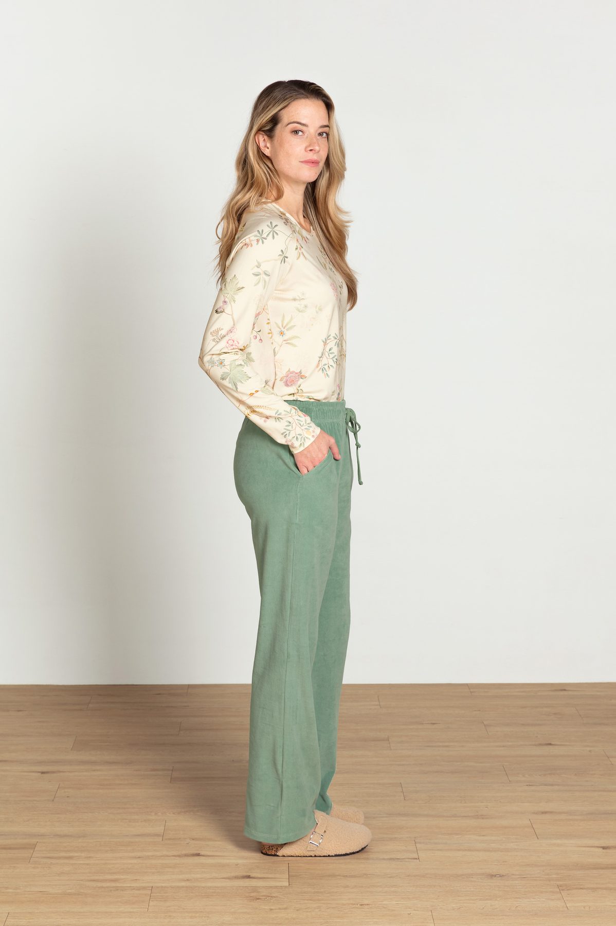 Pip Studio Britta Loungehose Velvet Grün – Größe S – Bild 7