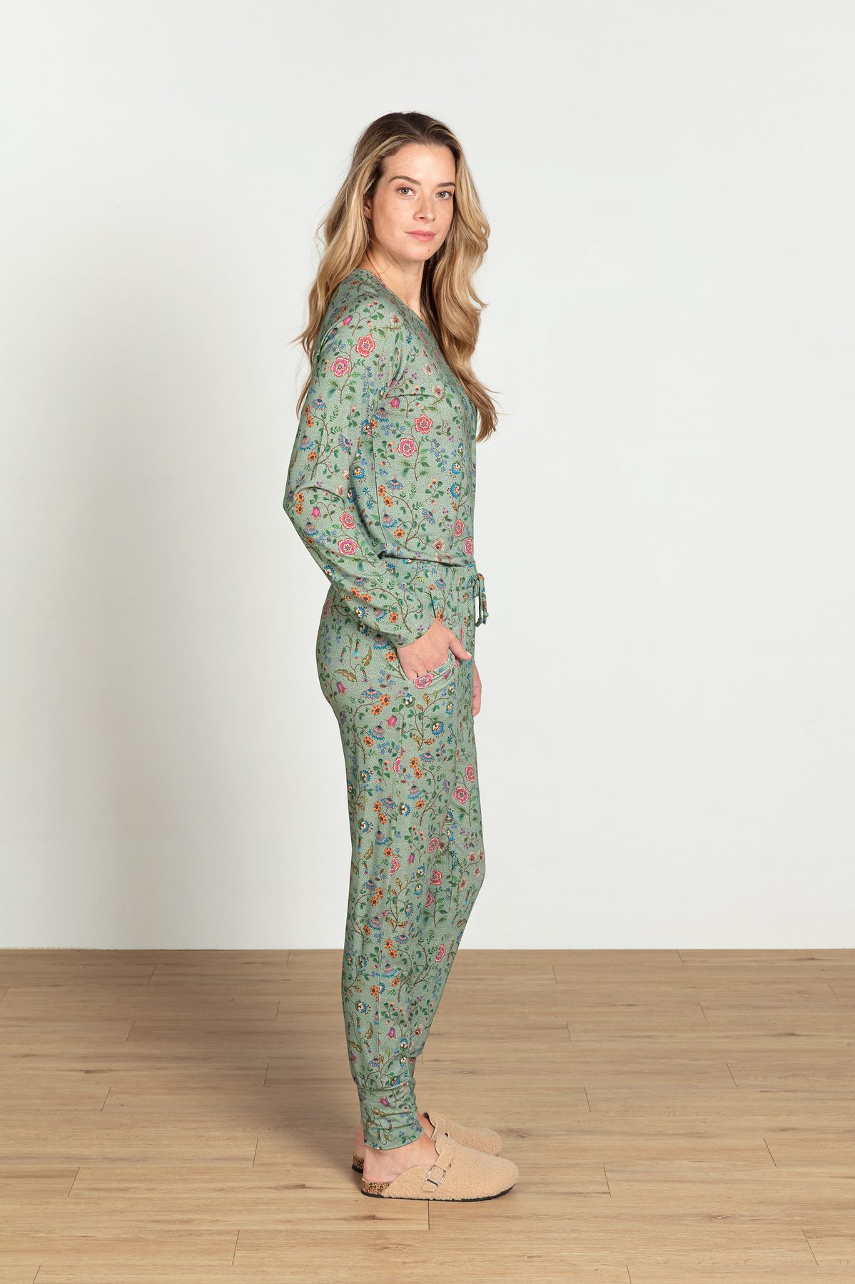 Pip Studio Bobien Loungehose Flora Bangalore Grün – Größe L – Bild 4